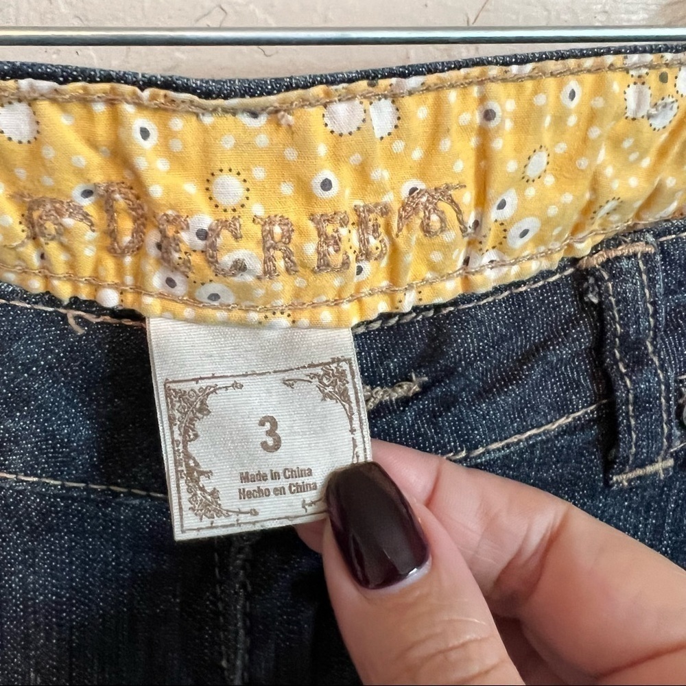 Decree Vintage Boho Wide‎ Leg Distressed Denim Capris - Picture 9 of 10
